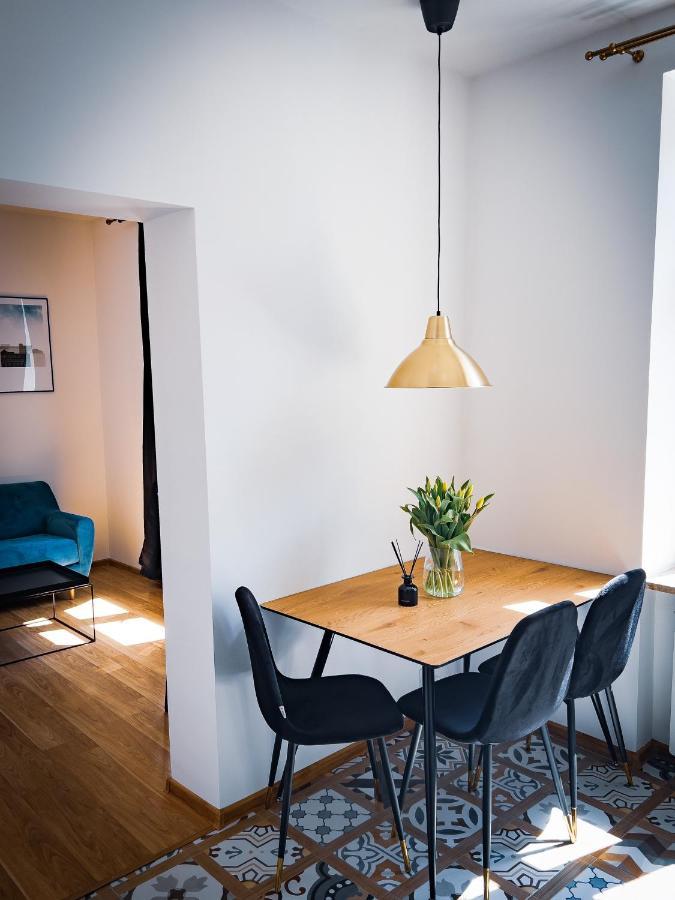 Nalu Black&White Apartment No 8 Katowice Bagian luar foto