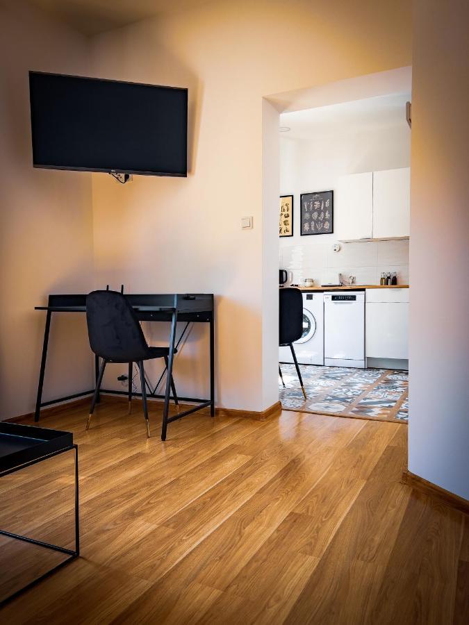 Nalu Black&White Apartment No 8 Katowice Bagian luar foto